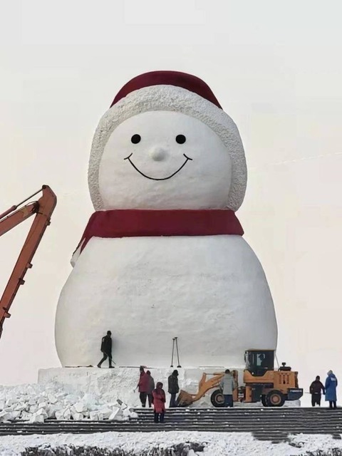 大人が本気で巨大な雪だるまを作ってみたｗ！