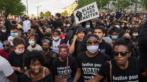 現在のパリジャン、パリジェンヌの写真