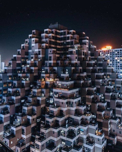 現代的なピラミッド住宅