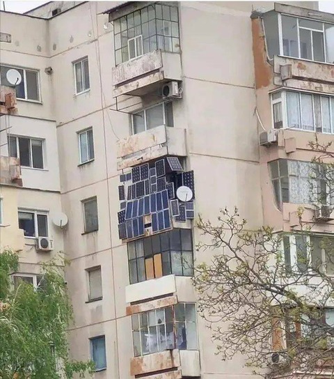 なるべくたくさんの太陽光を取り込みたい家…。