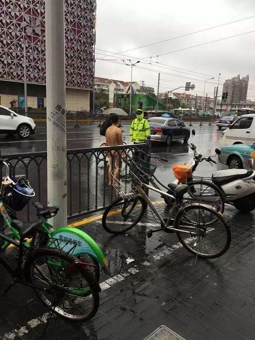 画像 台風の夜 誰もいない路上を変質者が闊歩ｗｗｗｗｗｗｗｗｗｗｗ ネラーボイス