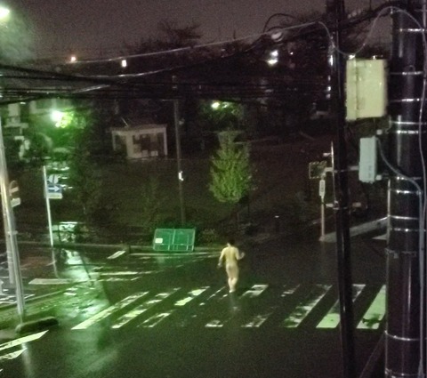 画像 台風の夜 誰もいない路上を変質者が闊歩ｗｗｗｗｗｗｗｗｗｗｗ ネラーボイス