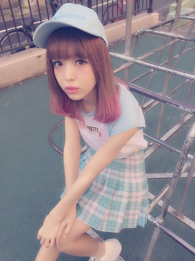 藤田ニコル ハーフ よりも 小林由依 純日本人 の方が二重幅パッチリしてるの相対性理論に反してますよね トレンドニュースアワー