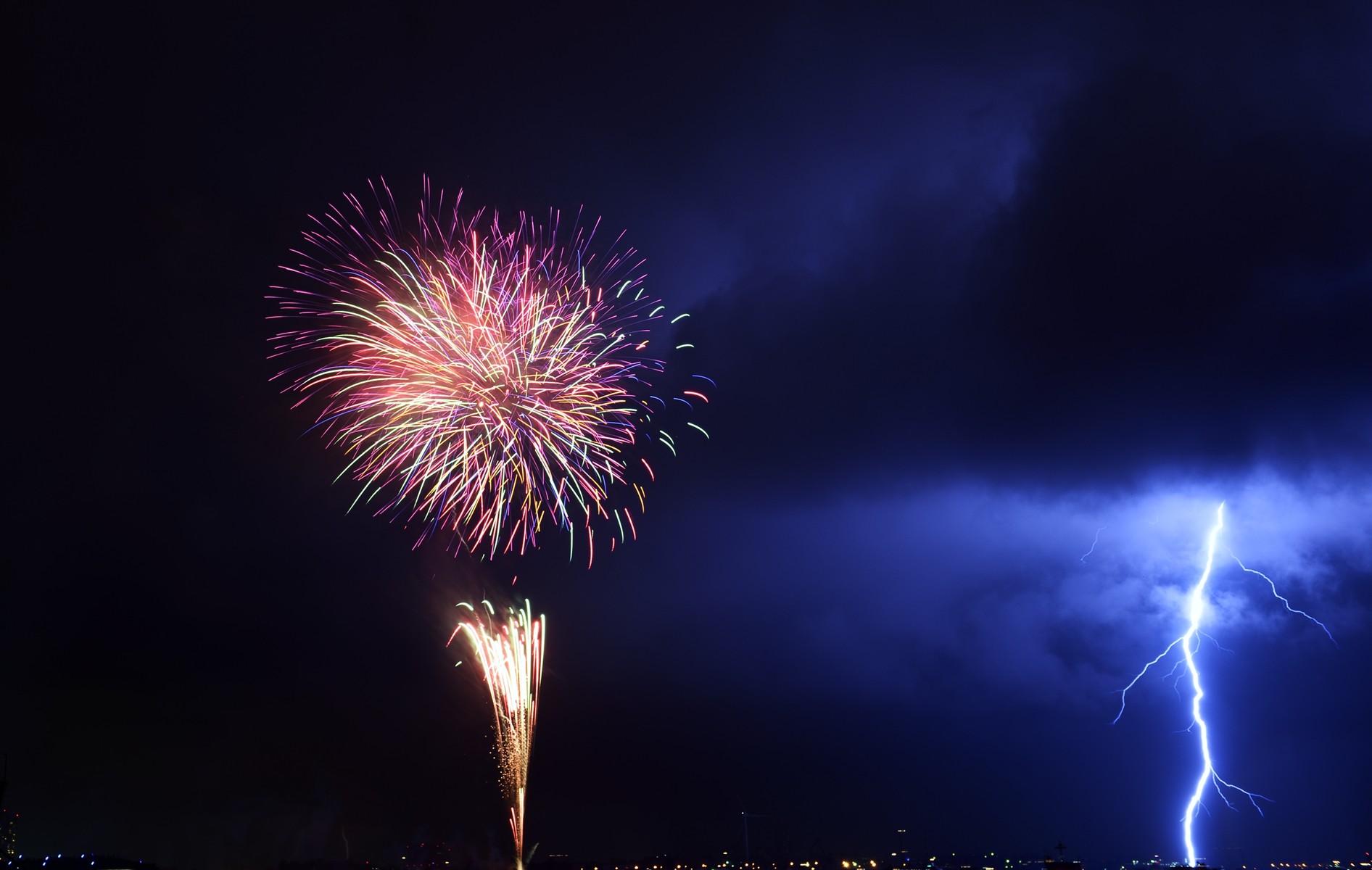 花火 時々雷 In横浜スパーリングトワイライト 神奈川県 Networdの写真置き場と雑記が少々