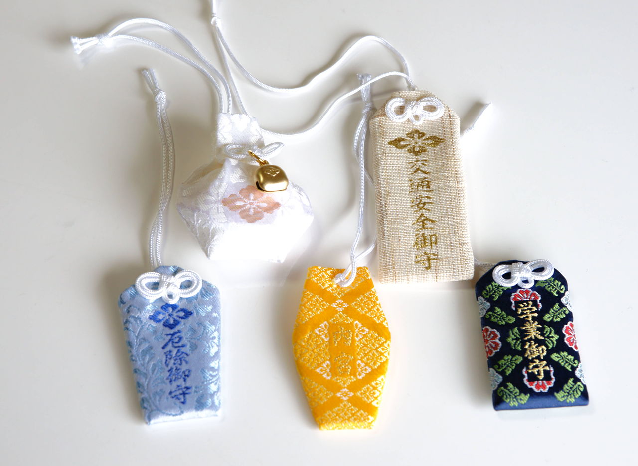 誰も教えてくれなかったお守りの秘密 その お守りはこれを買う 神さま世界ナビ 誰も教えてくれなかったお守りの秘密 その お守りはこれを買う 神さま世界ナビ