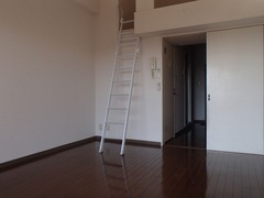 PB010049