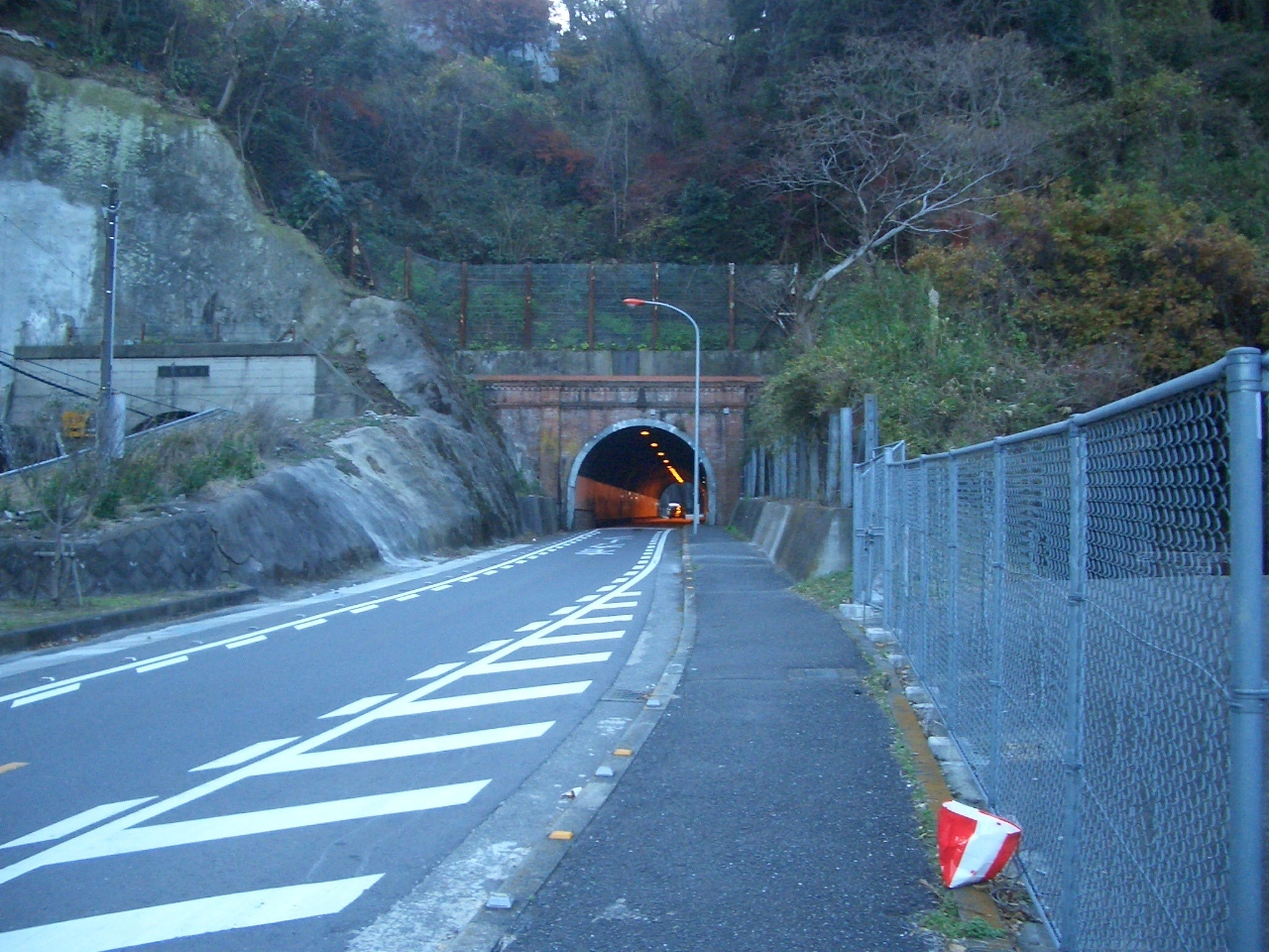 小坪トンネル 中途半端にやるな