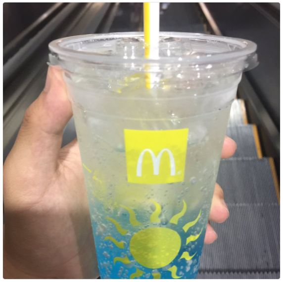 マック マックフィズ ブルーハワイ を飲んだ感想 口コミまとめ コンビニに売ってる新商品のお菓子をレビューしてくブログ