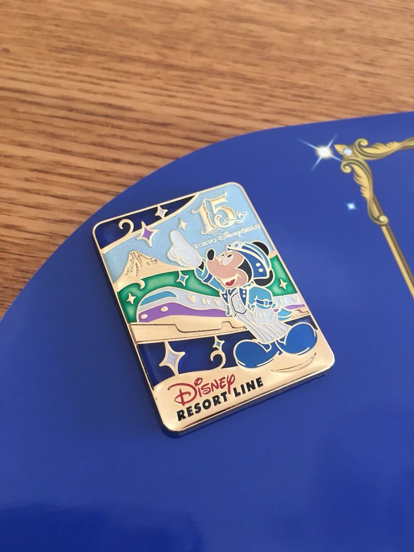 ディズニーリゾートラインでもらえるピンバッチ 15周年ver 東京オタ日和 ディズニーリゾートラインでもらえるピンバッチ 15周年ver 東京オタ日和