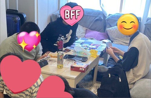 【画像】X民さん『レンタルスペース借りて酒飲みながらカードとかポケモンやる集まり最高』