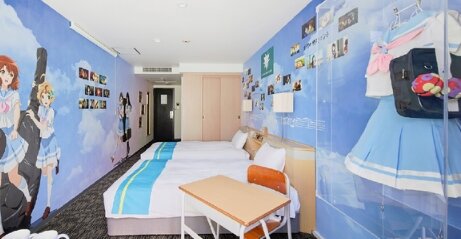 京都タワーホテルの『ユーフォニアム』コラボ第4弾が登場！新規描き下ろしイラストを使用し、制服なども展示ｗｗｗｗ