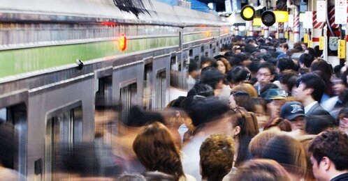 【画像】歴戦のサラリーマンが電車でする満員アピールｗｗｗｗｗ