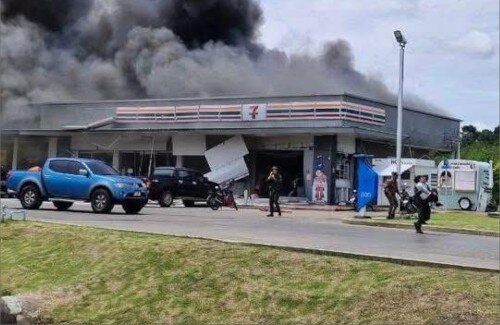 【悲報】セブンイレブンが爆撃されてしまう・・・