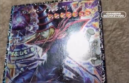 【悲報】遊戯王コレクターさん、ハサミでパック開封した結果…間違えてレアカードを切ってしまう・・・