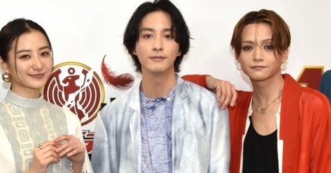 『仮面ライダーオーズ』映司&比奈&アンクキャスト3人のプリクラが素敵すぎる
