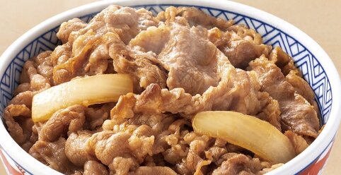  【画像】X民「牛丼の容器くびれエグい。もうエロい」⇒ かさ増しと誤解した人が騒ぐ