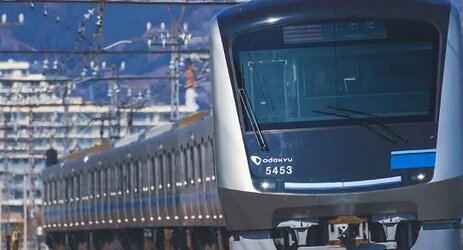 神奈川の地震の影響で小田急線が全線で運転見合わせ