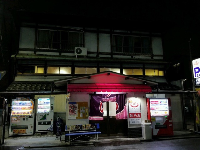 large#Eg1MsOXVgAE0kKs