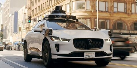 『無人タクシー』を採用したサンフランシスコさん、事故多発＆カーセッ〇スでカオスな状況に…