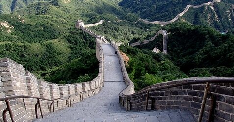 『万里の長城』が長すぎると感じた男女「近道つくろう」と重機で破壊してしまうｗｗｗ