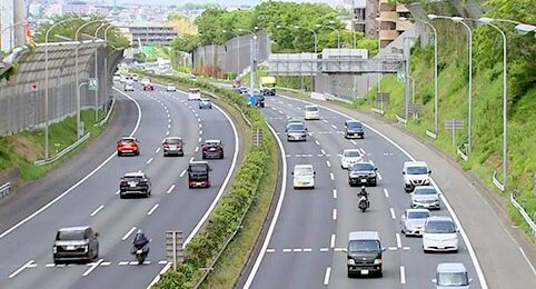 自動車学校が車カスに注意喚起「高速道路は車間距離を詰めても早く着きません」