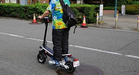 【バカなの？】『電動キックスケーター』時速20キロ以下は運転免許不要に、海外の道路と勘違いしてるだろ