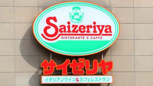 サイゼの泣く子供への対応が酷すぎると物議に！「ちょっと泣いたらすごい速さで店員がやってきて…」