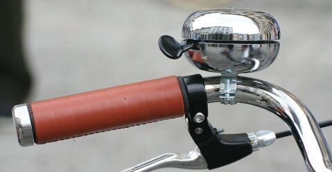 小太りのおっさんが男子生徒に「自転車のベルを股間につけて鳴らしてほしい」と頼む事案発生ｗｗｗｗｗ