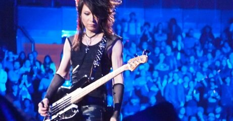 【訃報】「X JAPAN」ベーシストのHEATHさんががんで急逝、55歳
