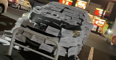 迷惑駐車にキレた「すき家」従業員さん警告張り紙200枚以上→やり方に賛否