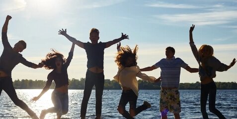 「大学生活に満足」と答えた4年生は4割、コロナの影響をもろに受けた層…