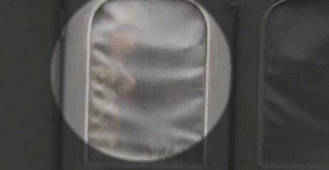 発砲事件が起きた射撃場の陸自隊員さん、マスコミに中指を立ててしまうｗｗｗ