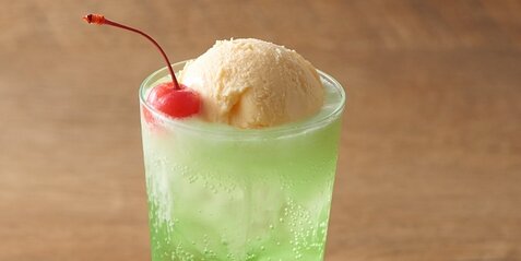 流行は回る　『クリームソーダ』が人気再燃！レトロブームが後押し