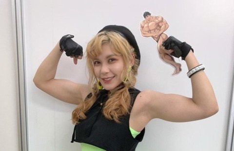 【画像】ムキムキだった声優・ファイルーズあいさん、痩せる