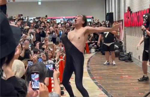 【動画】パチンコ店にエガちゃんが来店！！すげー人気だなｗｗｗｗｗｗｗｗｗｗ