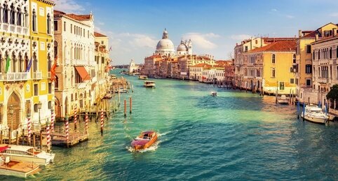 「水の都」ベネチア運河が干上がりゴンドラが中止、水没しそうになったり大変だな･･･