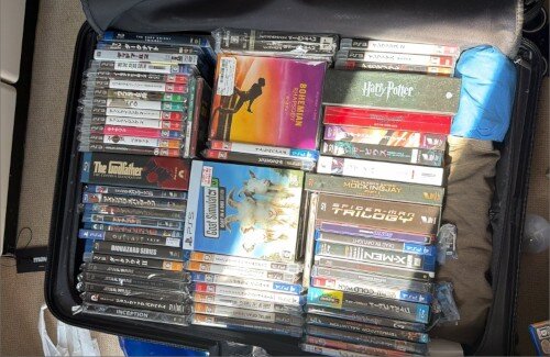 【画像】海外のゲームコレクター、来日してゲームを爆買いｗｗｗｗｗｗｗ　『値段が信じられないほど安かった』