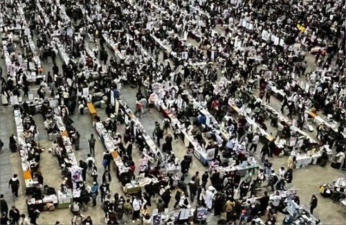 【50周年】コミックマーケット107、1日目の来場者数は15万人