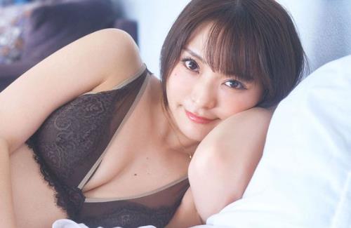 声優・井澤詩織さんの写真集、爆売れで重版が決定する