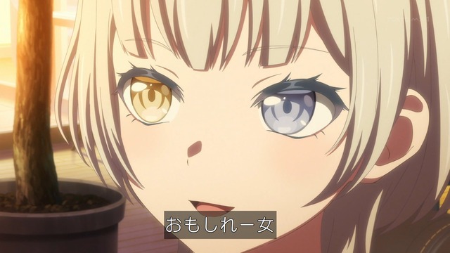 F07BMniaEAkTBi0