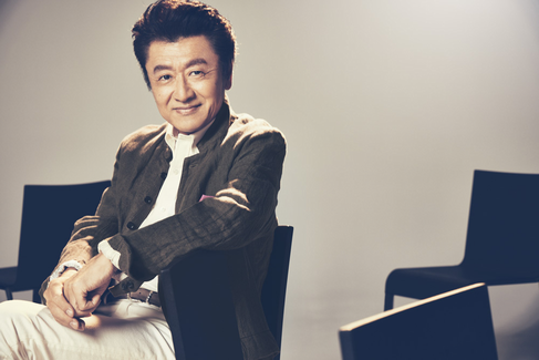 ベストアルバム『いつも何処かで』を発売する桑田佳祐さん、ベストアルバムのジャケット写真ならびに新曲の詳細解禁