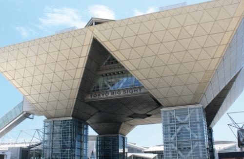 コミケに初めて来た弟「ここはこわい場所だ。30分歩いただけで財布が大変なことになった」