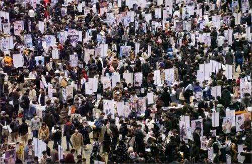 「コミックマーケット105」1日目の来場者数は15万人