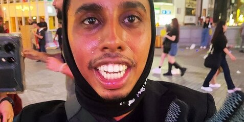 迷惑系配信者・ジョニー・ソマリが逮捕、工事現場に覆面で侵入