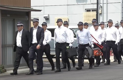 【動画】暴力団事務所に大阪府警が家宅捜索…警察こわすぎいい