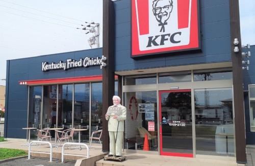 【画像】アメリカのKFCはクリスマスにはこうなるらしい
