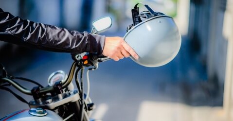 【昭和かな】半キャップ型のヘルメットを狙う『コルク狩り』で11人逮捕「戒めてやろうと思った」