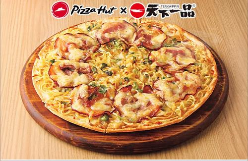 「ピザハット×天下一品」コラボ商品『こってり風ラーメンピザ』が登場ｗｗｗｗｗｗｗ