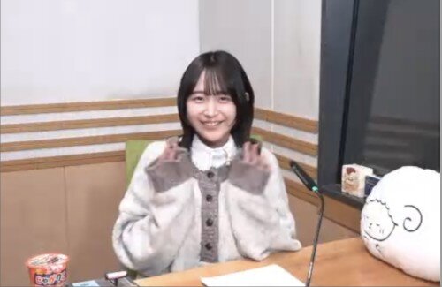 声優・羊宮妃那さん、黒髪に戻す