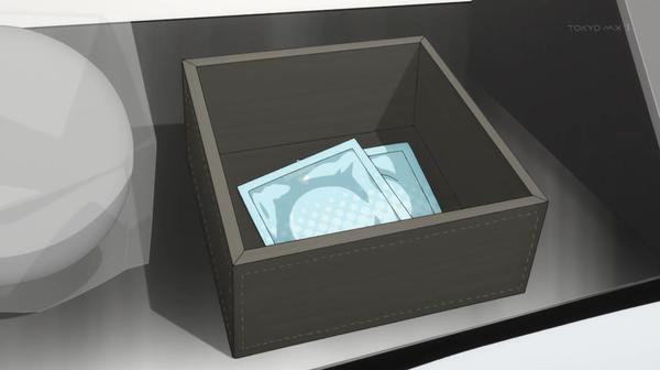 女性『手をケガして片手だけゴム手袋で洗ってる。感触が変わりすぎて、ゴムなしでしたがるオトコの気持ちがよくわかった』